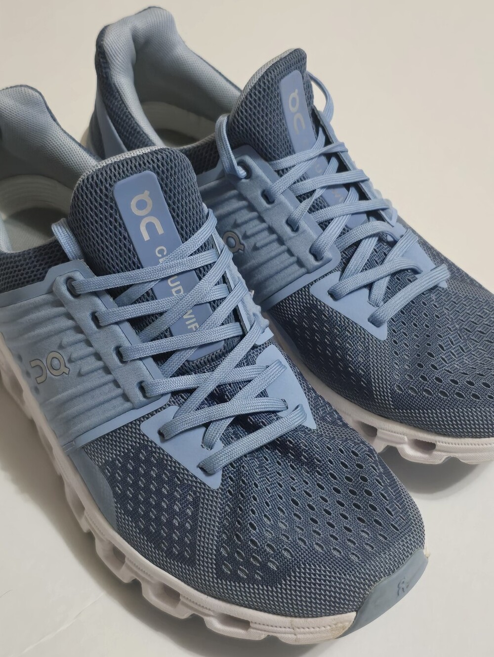 On Running Womens Cloudswift Lace-Up Running Shoes in Light Blue and Navy Size 9